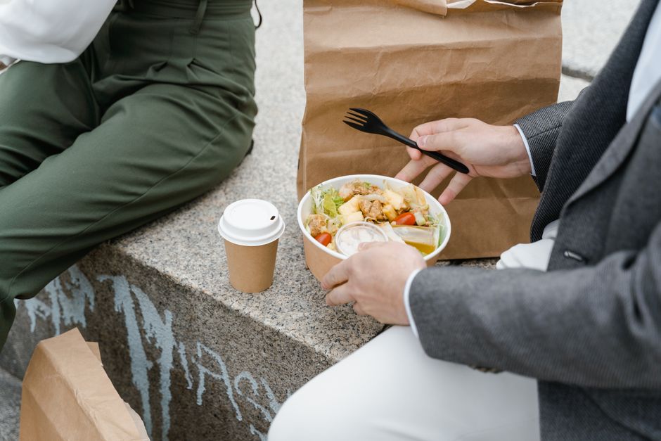Bagasse vs Palm Leaf Plates: Which Handles Greasy Takeout Better?
