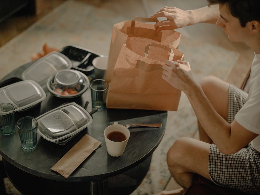 1. Bagasse Clamshell with Double-Wall Construction